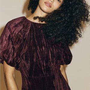 Elegant Burgundy Velvet Balloon Sleeve Dress